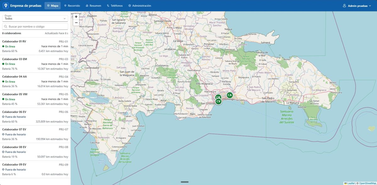 Panel de Seguimiento de Colaboradores: lista de colaboradores con su estado, batería y km estimados del día, junto al mapa con su ubicación